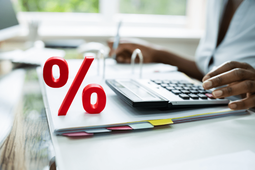 How do Static and Dynamic Discounts Differ in Terms of Benefits and Drawbacks